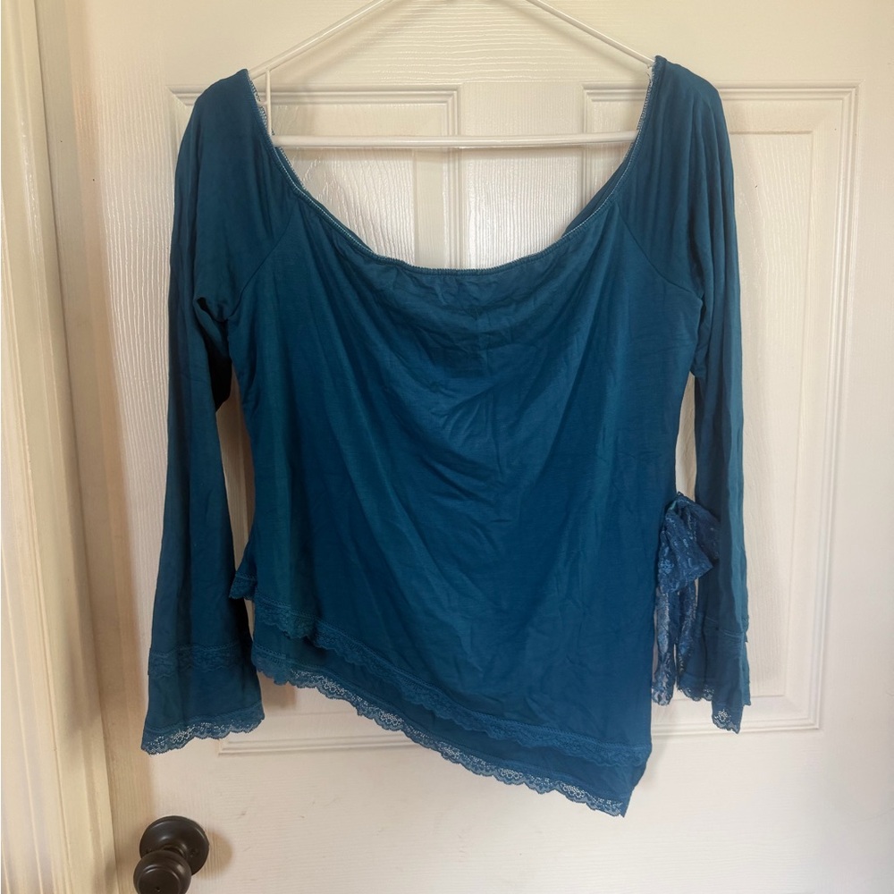 Brand new with tags fashion nova long flare sleeved top. 2xl